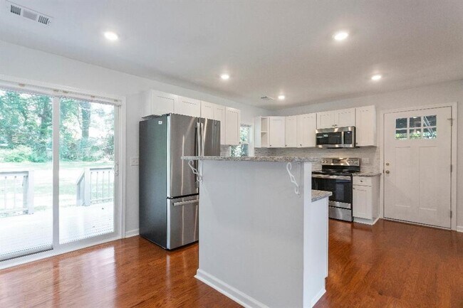 Foto del edificio - 4144 Canby Ln