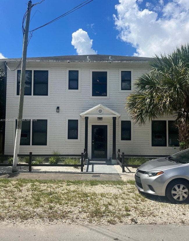 Foto del edificio - 842 Himmarshee St