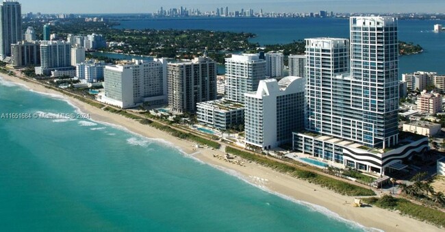 Foto del edificio - 6801 Collins Ave