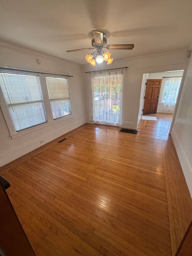 Building Photo - 2 bedroom home w/a beautiful backyard! AVAILABLE NOW!