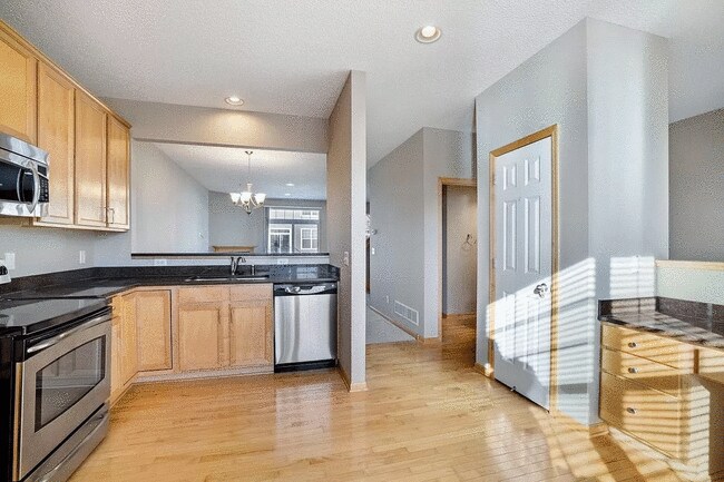 Kitchen - 10024 Gentian Dr
