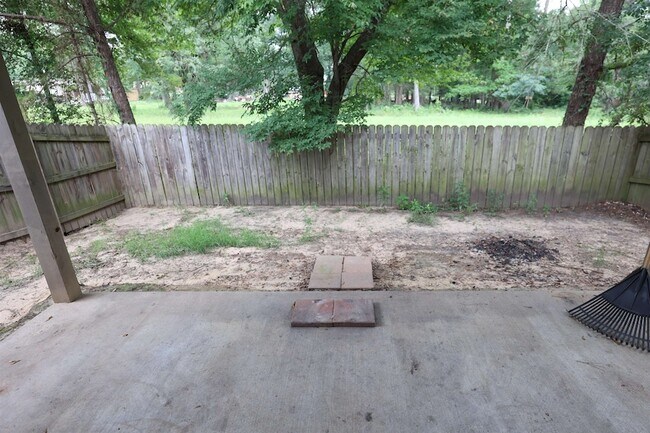 Building Photo - 111 Summer Creek Dr