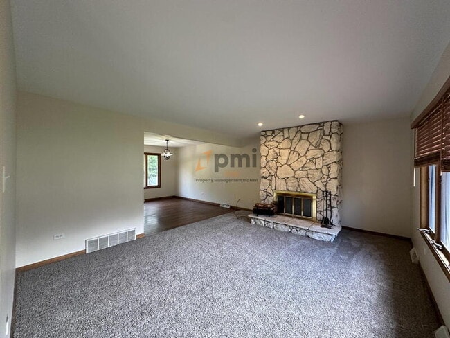 Building Photo - 334 Little John Dr