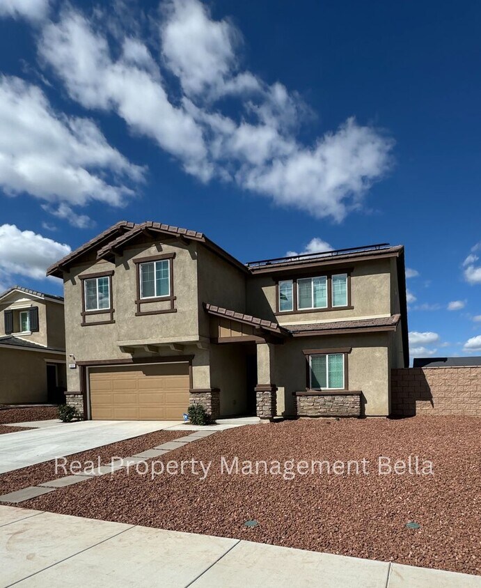 Primary Photo - Modern Luxury Awaits: 5 Bed, 3 Bath Winche...