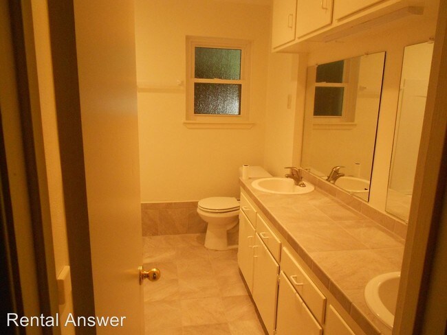 Foto del edificio - 10418 Mayfield Rd