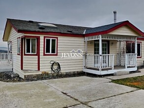 Building Photo - 551 Point Dr