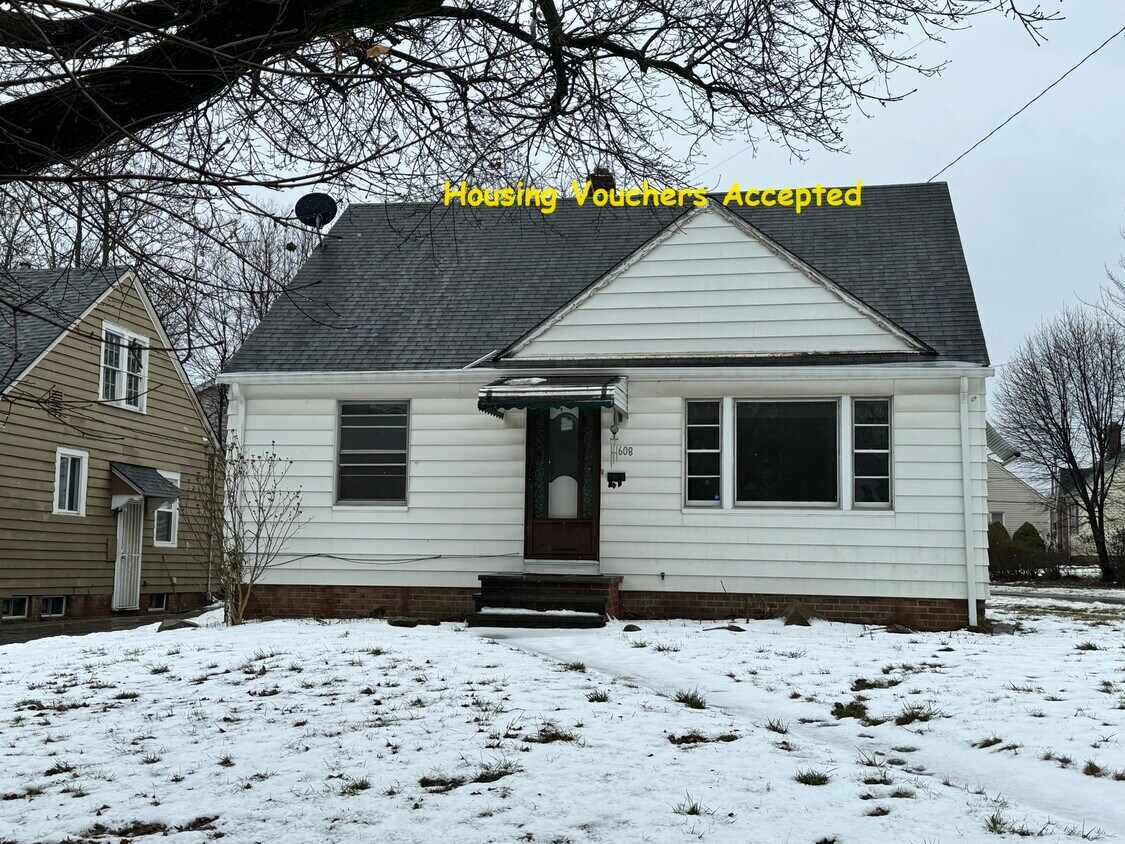 Foto principal - 9608 Rosewood Ave