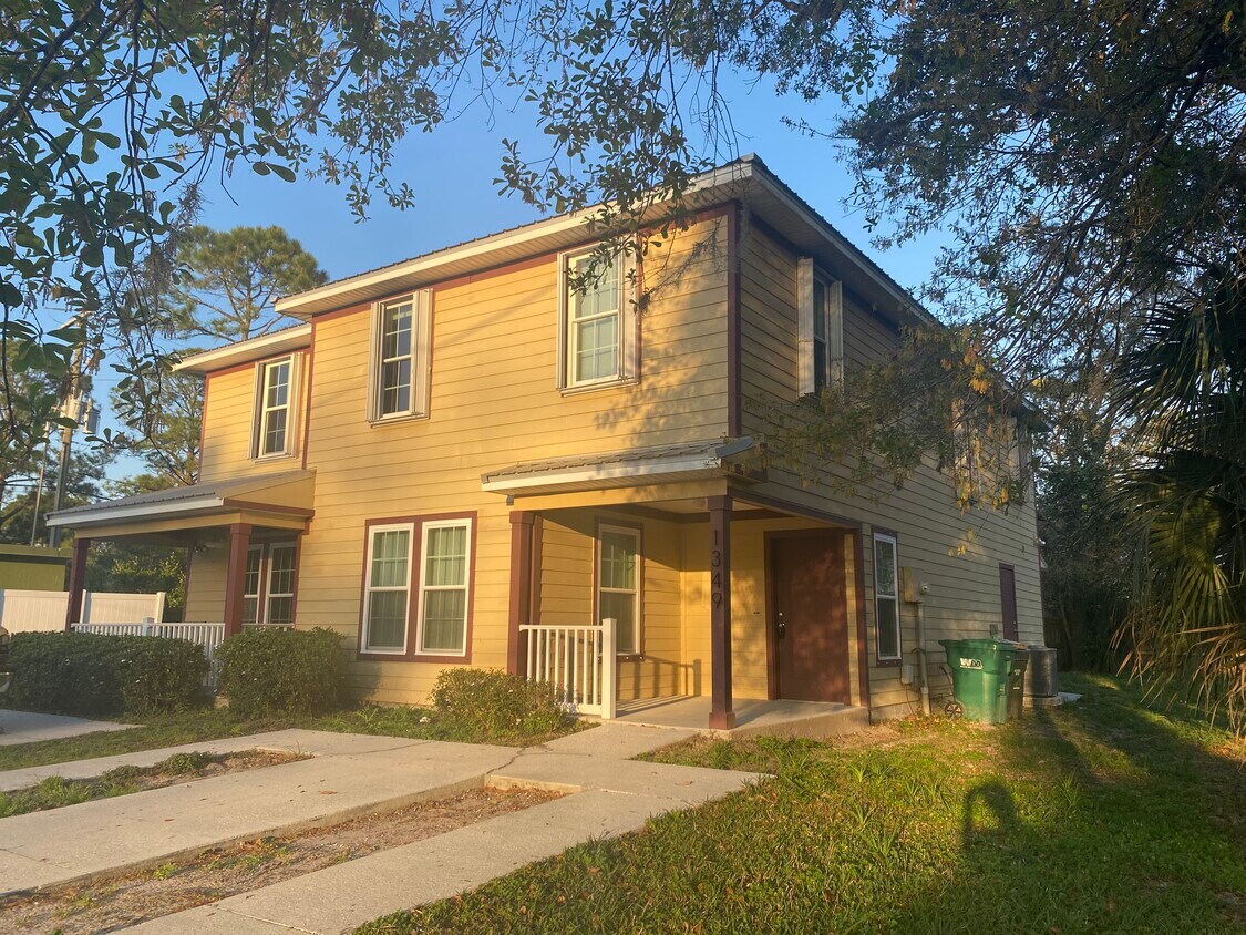 Primary Photo - 1349 Camelia St