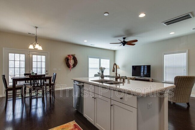 Foto del edificio - 1605 Valley Oak Rd