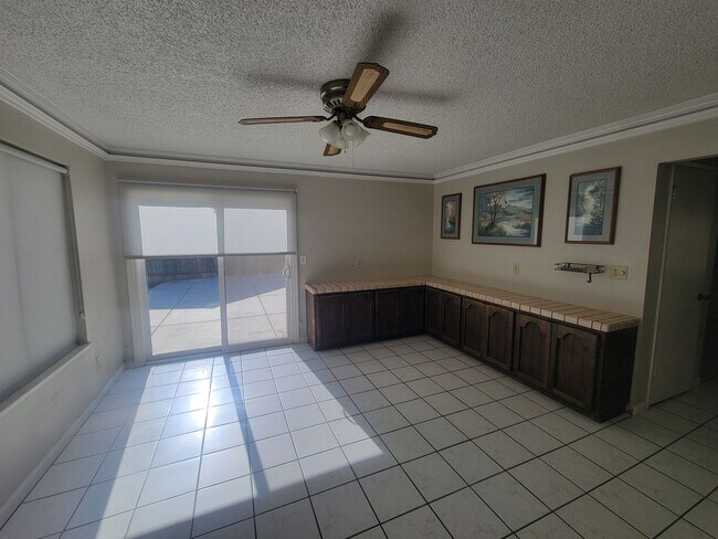 Foto del edificio - Spacious 3 Bed 2.5 Bath in Citrus Heights