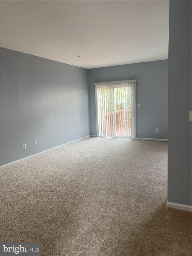 Foto del edificio - 7941 Bent Bough Rd