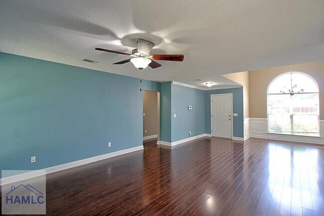 Foto del edificio - 720 Highgrove Ct