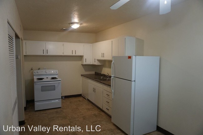 Building Photo - 1601 Ivy Cir