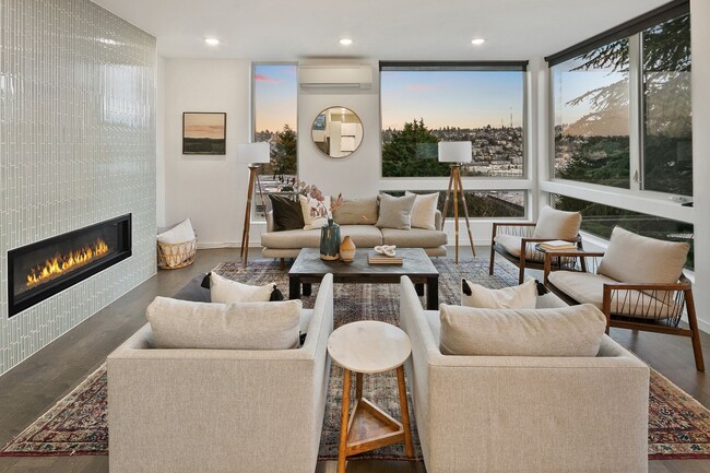 Building Photo - Urban luxury home with Views!