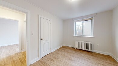 Building Photo - 316-320 Lonsdale Road