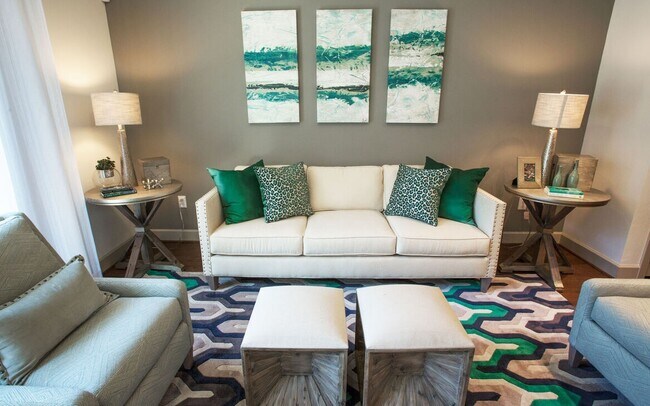 Building Photo - Boutique Living with Modern Comfort!