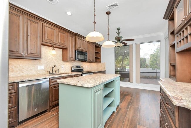 Building Photo - 7655 S Braeswood Blvd
