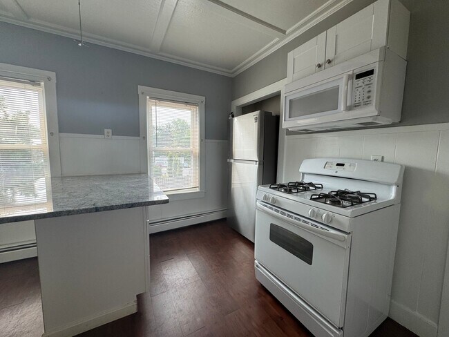 Foto del edificio - Updated Haverhill 2 Bedroom W/Yard | Available  9/1