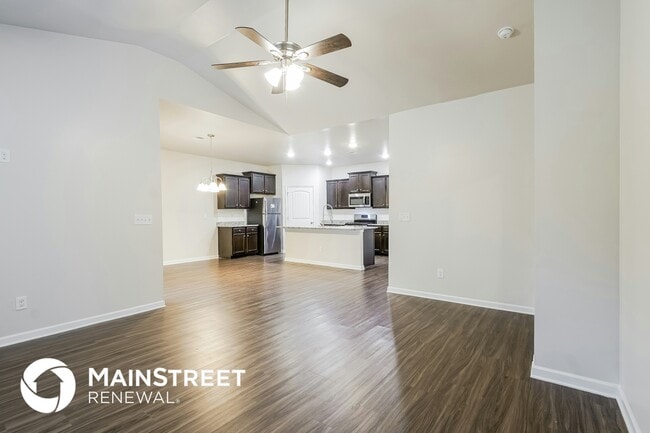 Building Photo - 1080 Park View Dr