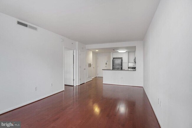 Foto del edificio - 355 I St SW