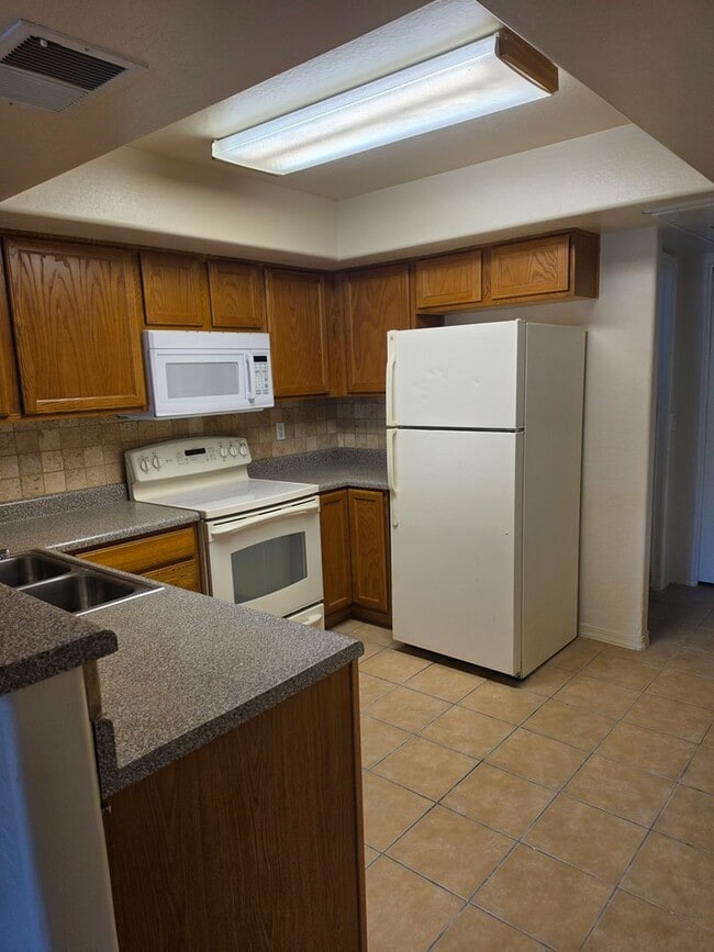 Building Photo - 537 S Delaware Dr