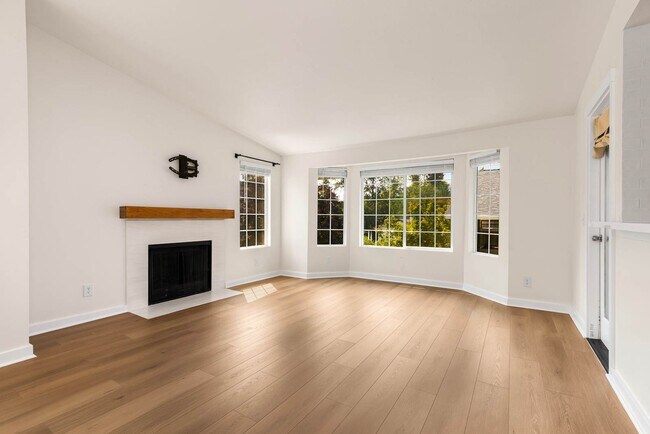 Foto del edificio - Top-Floor 2BR Condo Near Juanita Beach