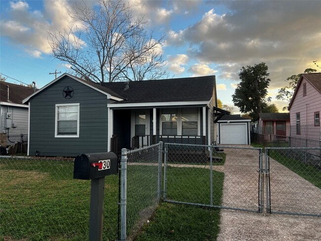 Foto del edificio - 230 Burress St