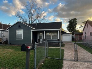 Building Photo - 230 Burress St