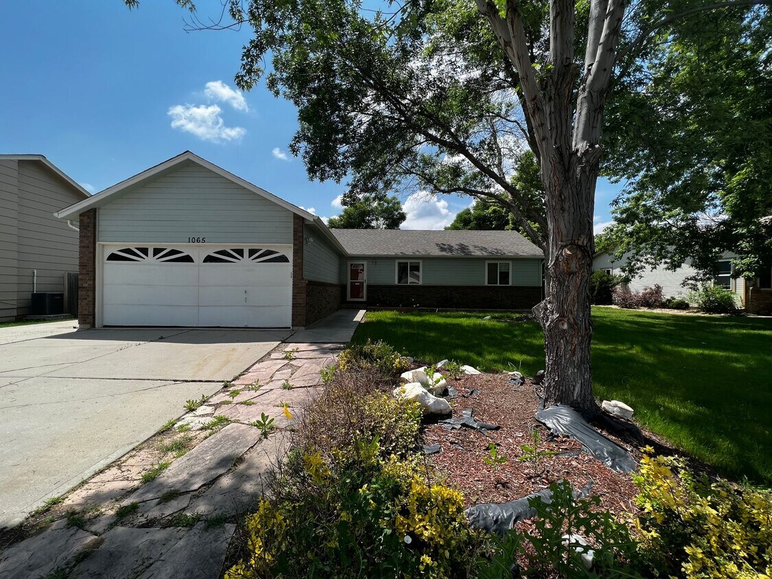 Foto principal - Charming 3 bed 2 bath home in Loveland!