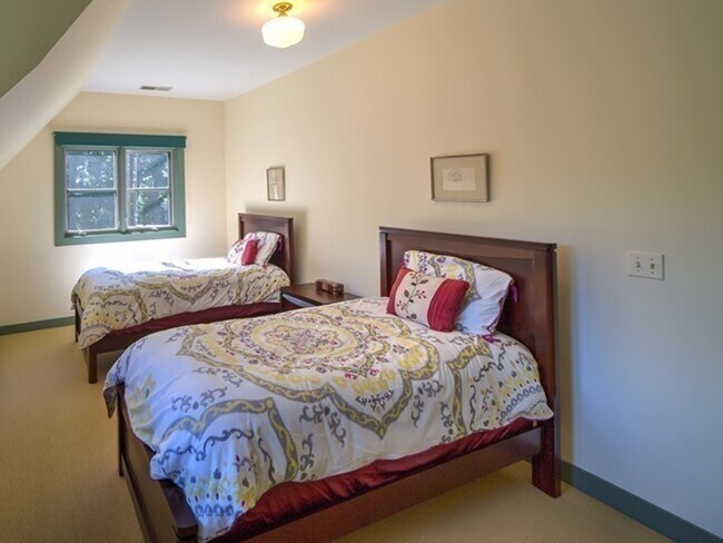bedroom 1 - 31 Hunting Ln