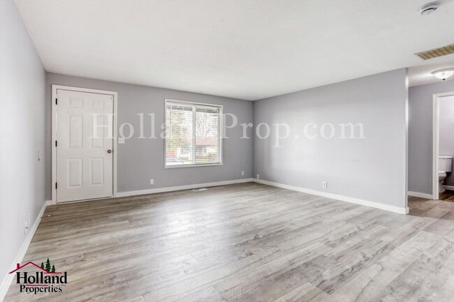 Building Photo - Charming Single-Level Hillsboro Home with Fenced Backyard!