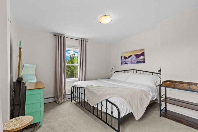 Building Photo - 61 Signal Hill Rd