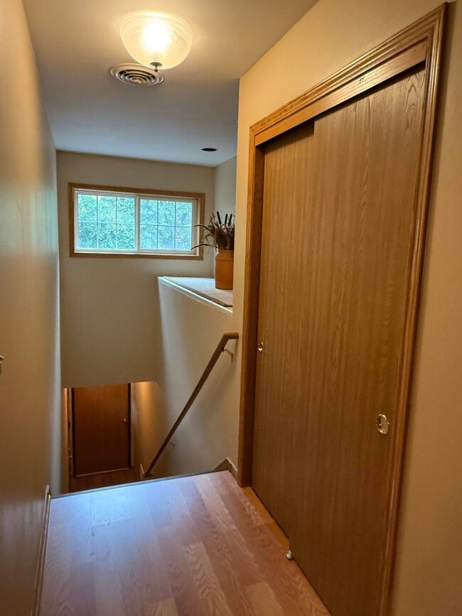 Building Photo - 6205 S Creekside Dr