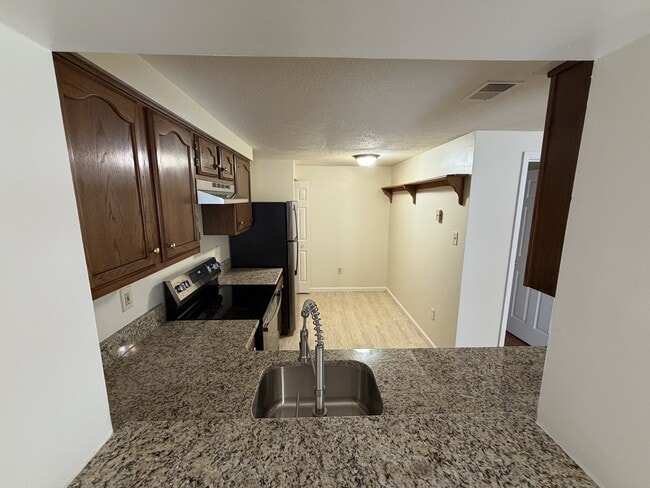 Building Photo - 542 Hollyberry Way