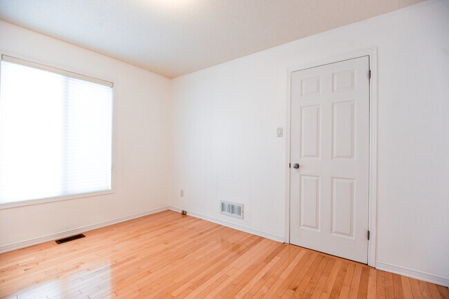 Photo du bâtiment - 3 story townhouse