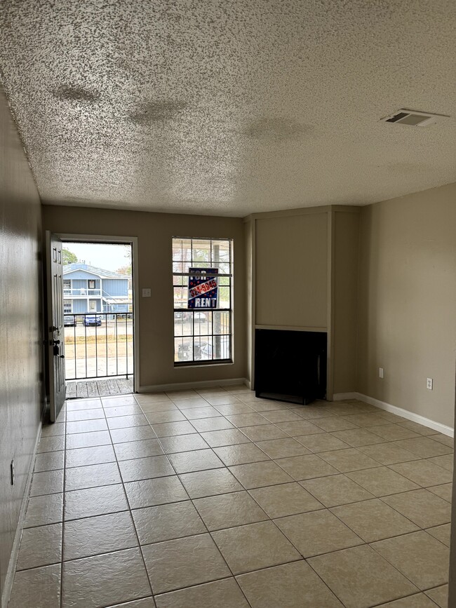 Foto del edificio - 8007 Jefferson Park Dr