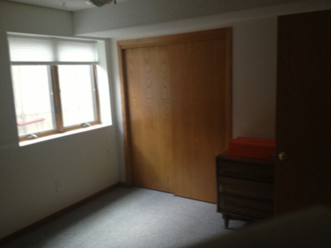 Building Photo - 2048 Keokuk St