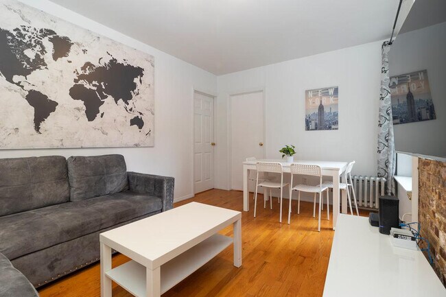 Foto del edificio - 317 E 93rd St