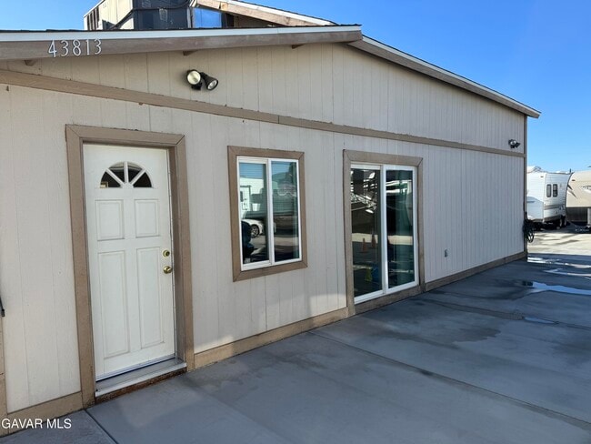 Building Photo - 43813 Sierra Hwy