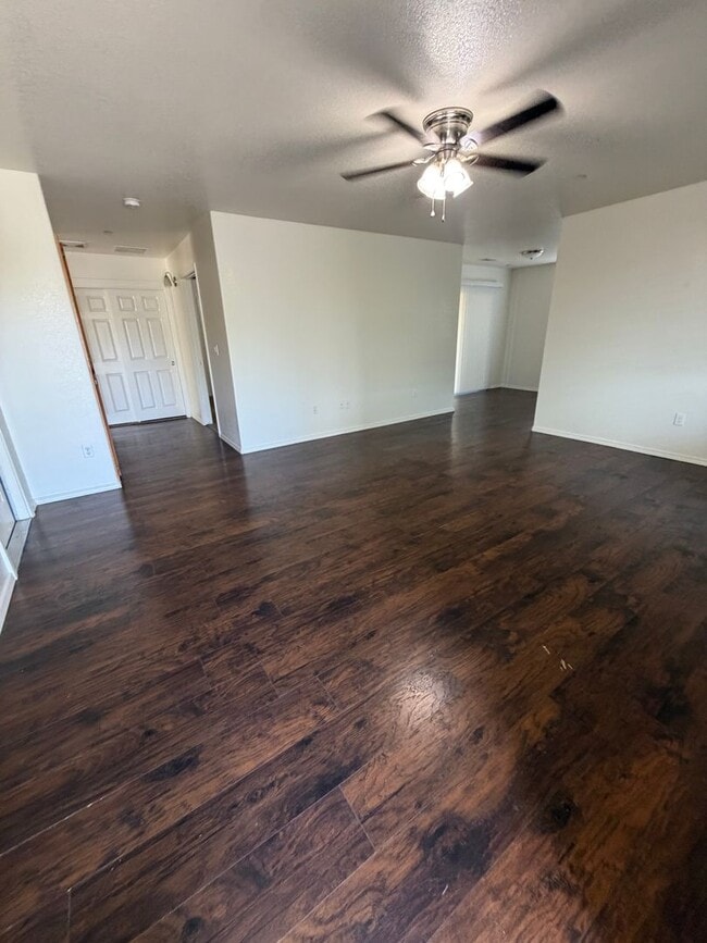 Foto del edificio - 1501 Arnold Ct