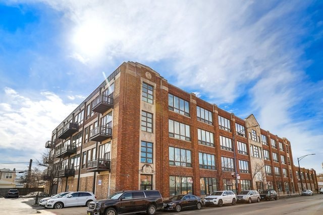 Building Photo - 4131 W Belmont Ave
