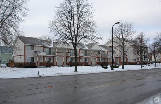 Foto del edificio - Plymouth Avenue Townhomes