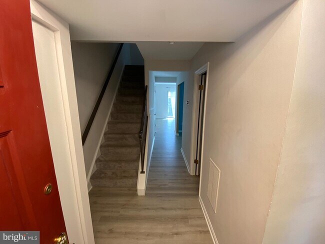 Foto del edificio - 6352 Pine View Ct