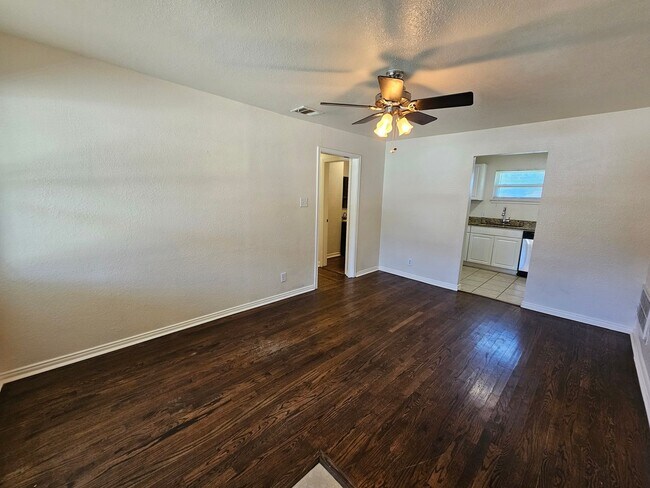 Building Photo - Available now ready for immediate move in