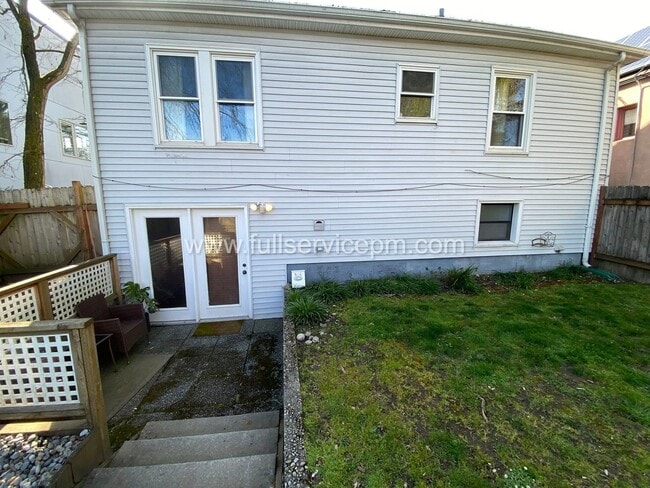 Foto del edificio - 8008 Roosevelt Way NE