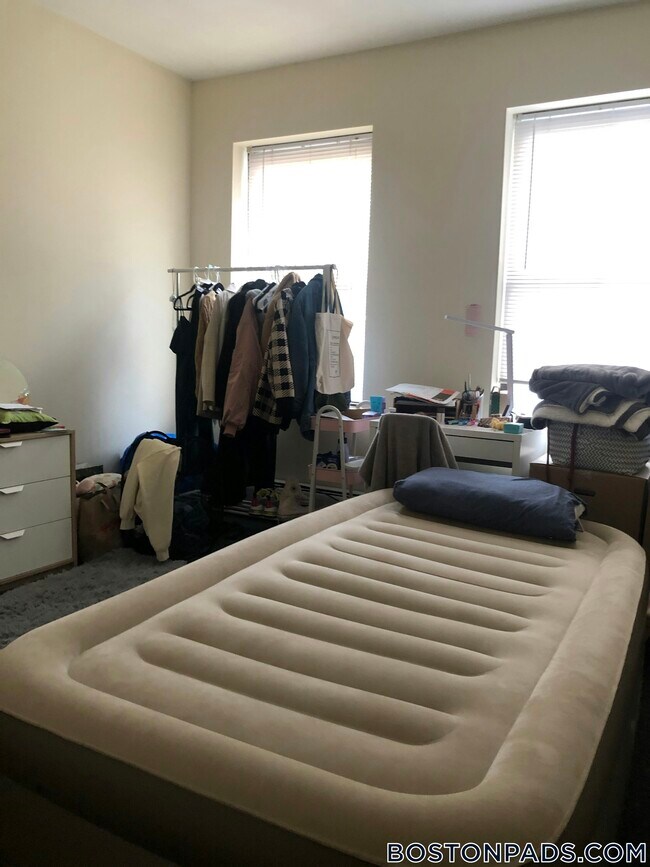 Foto del edificio - 833 Beacon St