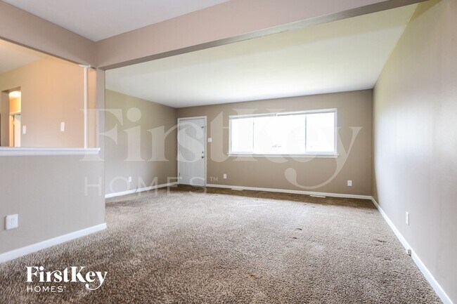 Building Photo - 825 Manresa Ln