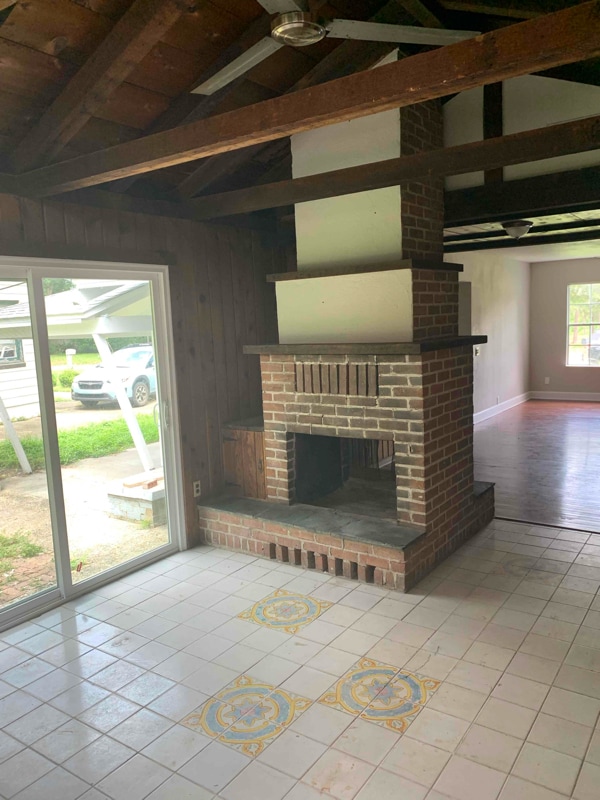Building Photo - 107 SE Syrcle Dr
