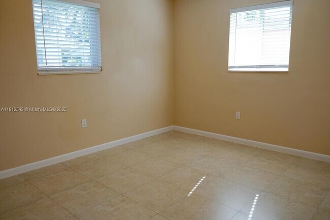 Foto del edificio - 10701 SW 77th Ct