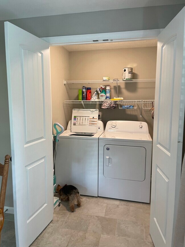 Full size Washer/dryer - 8161 Coles Ferry Pike